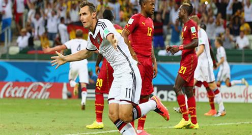 فيديو.. «كلوزه» يدخل التاريخ وينجو بالماكينات الألمانية من فخ أسود غانا